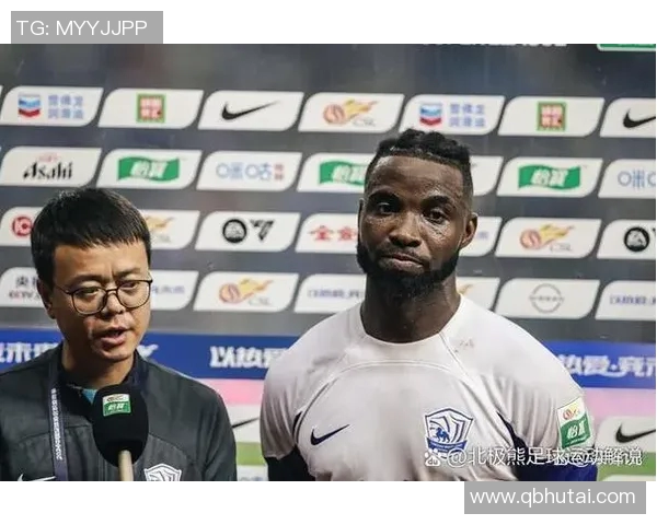 足球明星签名笔意外没水引发粉丝热议背后故事揭秘